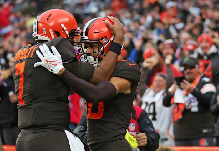 Jacoby Brissett and Anthony Schwartz celebrate Schwartz's first-quarter touchdown run against the Bucs